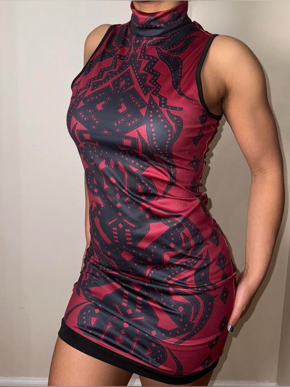 Sleeveless Turtleneck Red & Black Printed Bodycon Dress